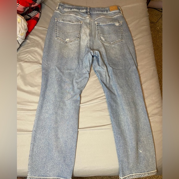 Light wash hole in the knee, American Eagle jeans size 12 short - Picture 2 of 2